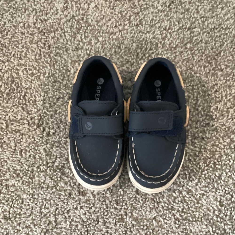 Sperry boys size 5 like new